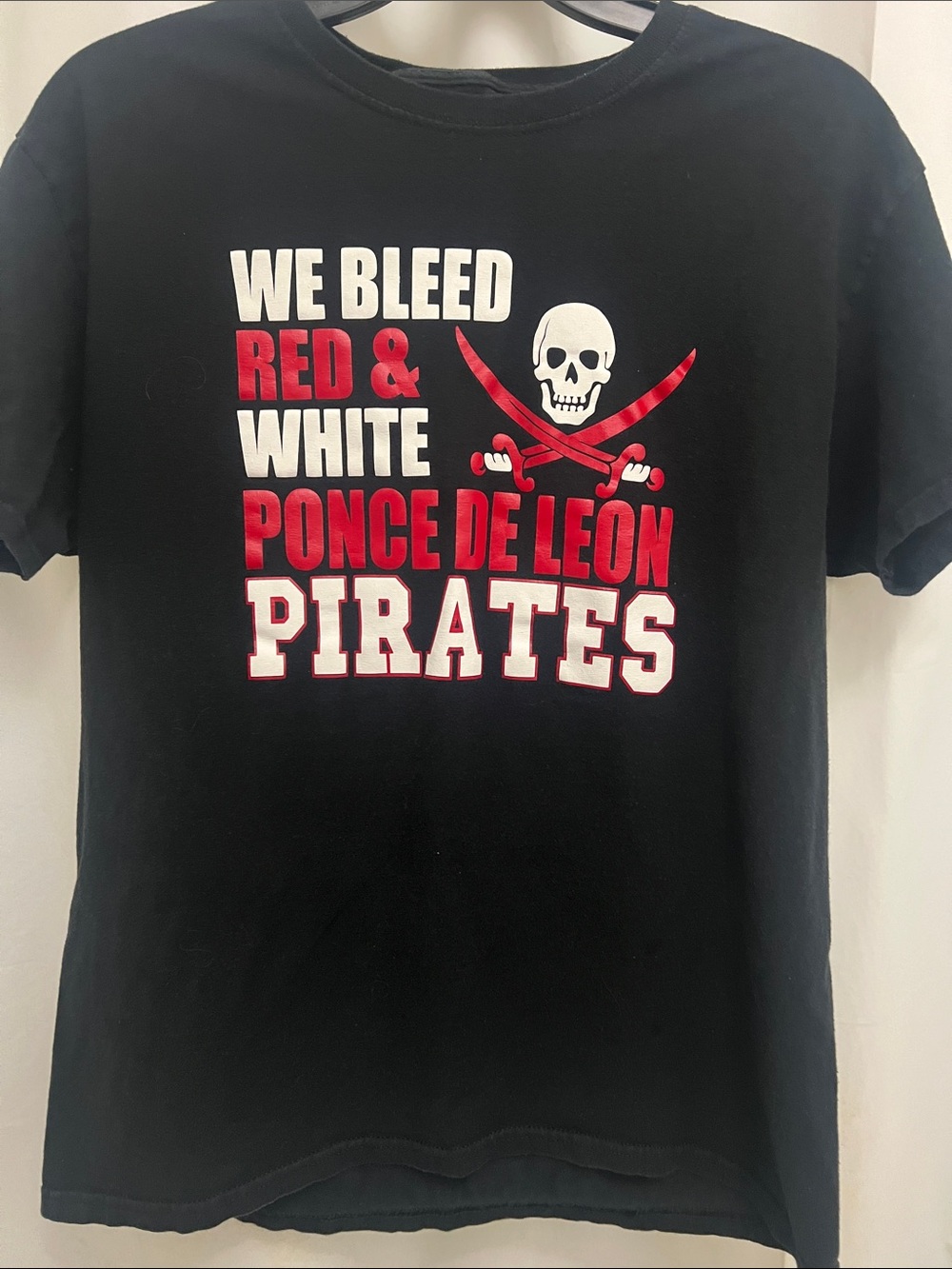 Fruit of the Loom Black T-Shirt with Red & White Ponce de León Pirates Graphic